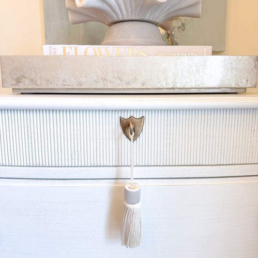Petit Blanc Tassel
