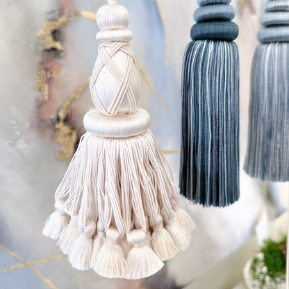 Lux Perle Silk Tassel